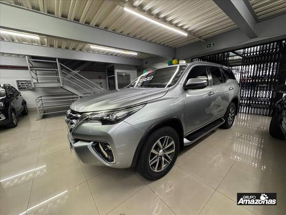 TOYOTA HILUX SW4 2.8 SRX 4X4 7 LUGARES 16V TURBO INTERCOOLER DIESEL 4P AUTOMÁTICO TOYOTA HILUX SW4 2.8 SRX 4X4 7 LUGARES 16V TURBO INTERCOOLER DIESEL 4P AUTOMÁTICO